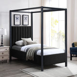 Kelly - Bed