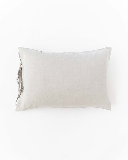 Linen pillowcase with ties in Light gray