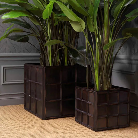 Planter Grid L
Antique bronze finish