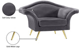 Lips Velvet Chair - Luxurious Boudoir-Inspired Design with Gold Metal Legs for Modern Living Spaces