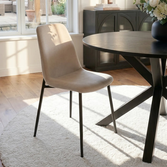 Oliver & Oslo 39" Black Round Dining Table Set for 4 (5-Piece)