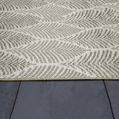 Foliage White Neutral Indoor Outdoor Polypropylene Area Rug 8x10