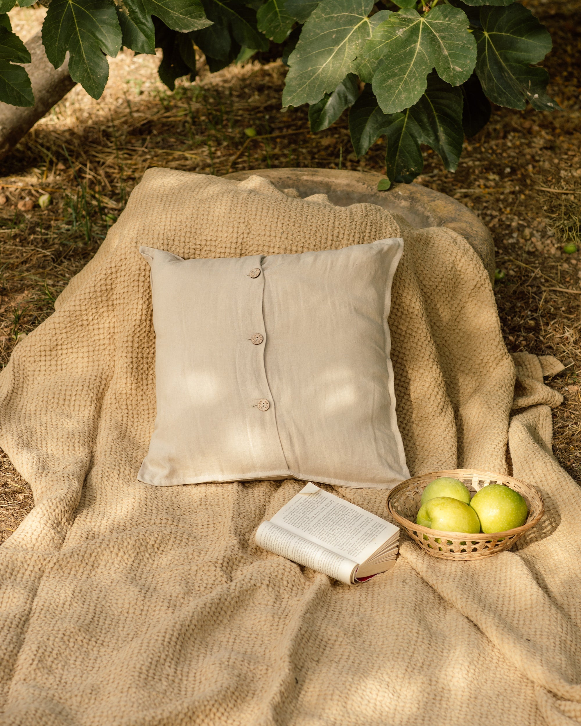 Deco pillow cover with buttons in Natural linen