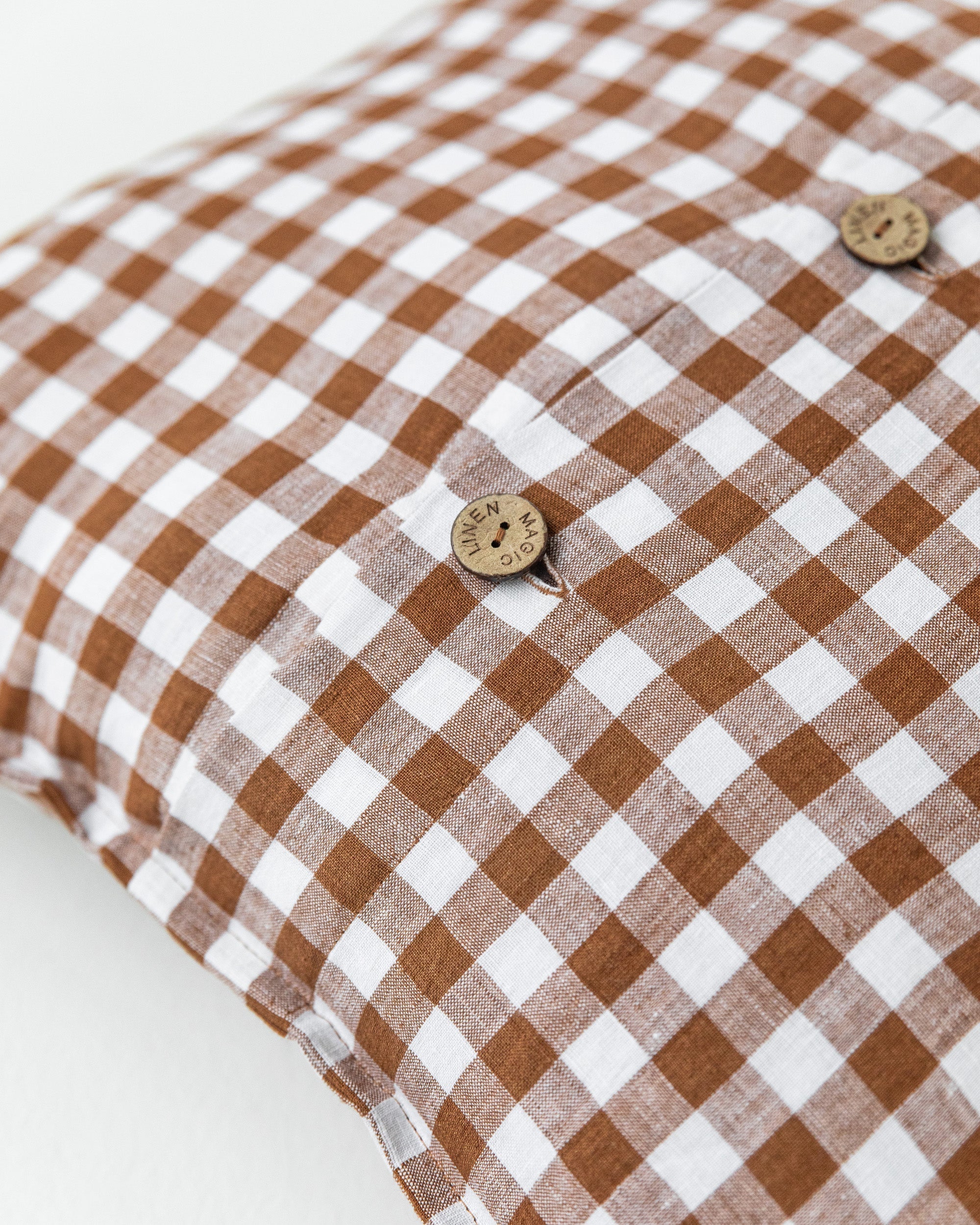 Deco pillow cover with buttons in Cinnamon gingham