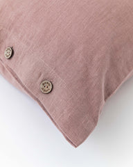 Linen pillowcase with buttons in Woodrose