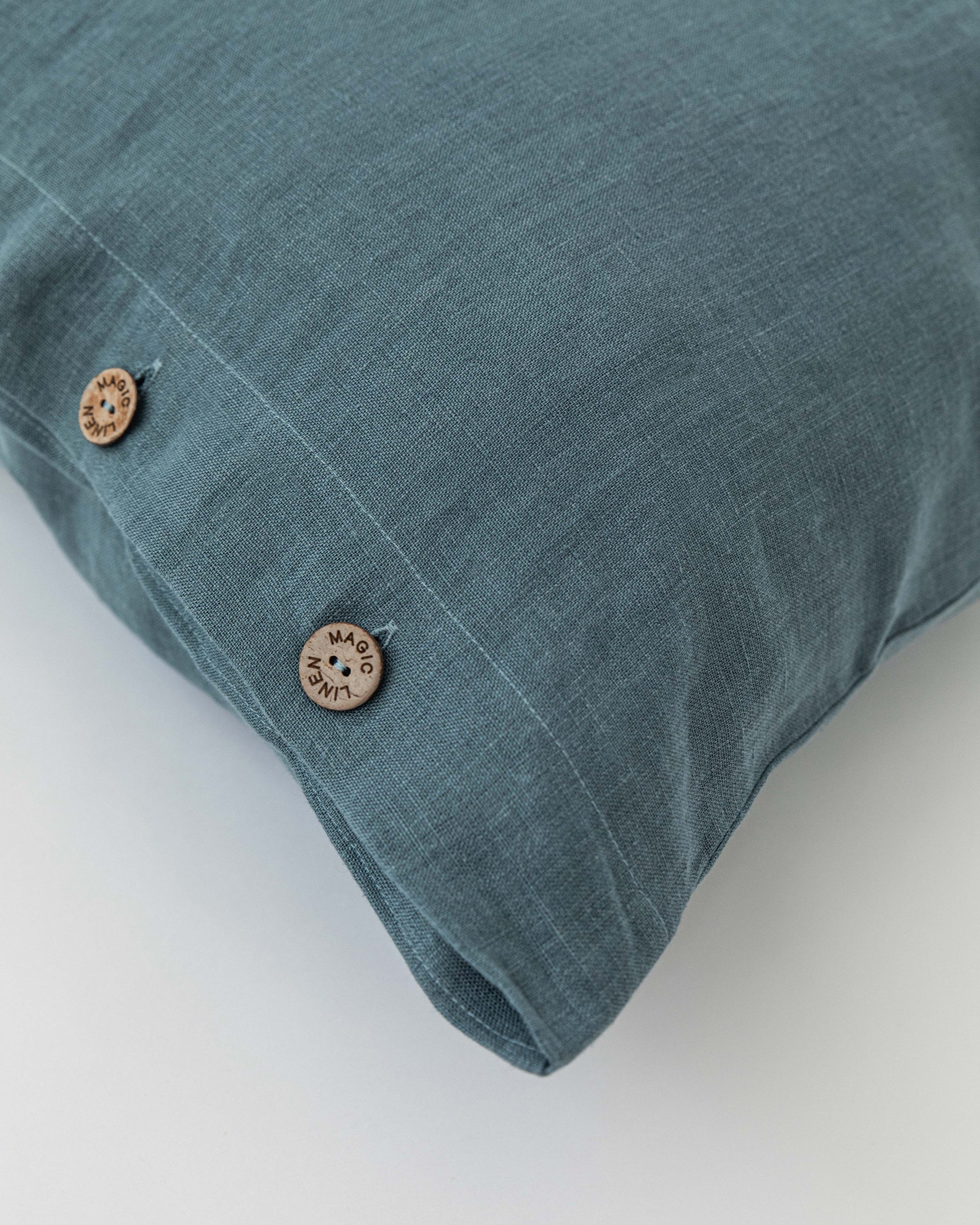 Linen pillowcase with buttons in Gray blue