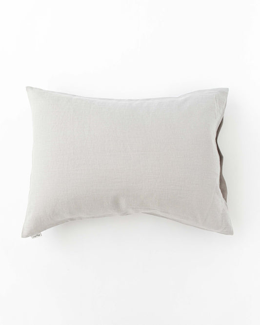 Linen pillowcase with buttons in Light gray