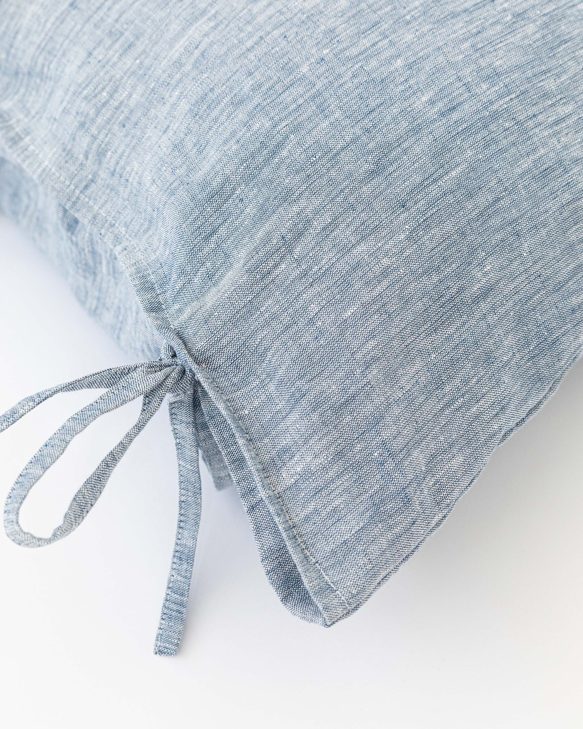 Linen pillowcase with ties in Blue melange