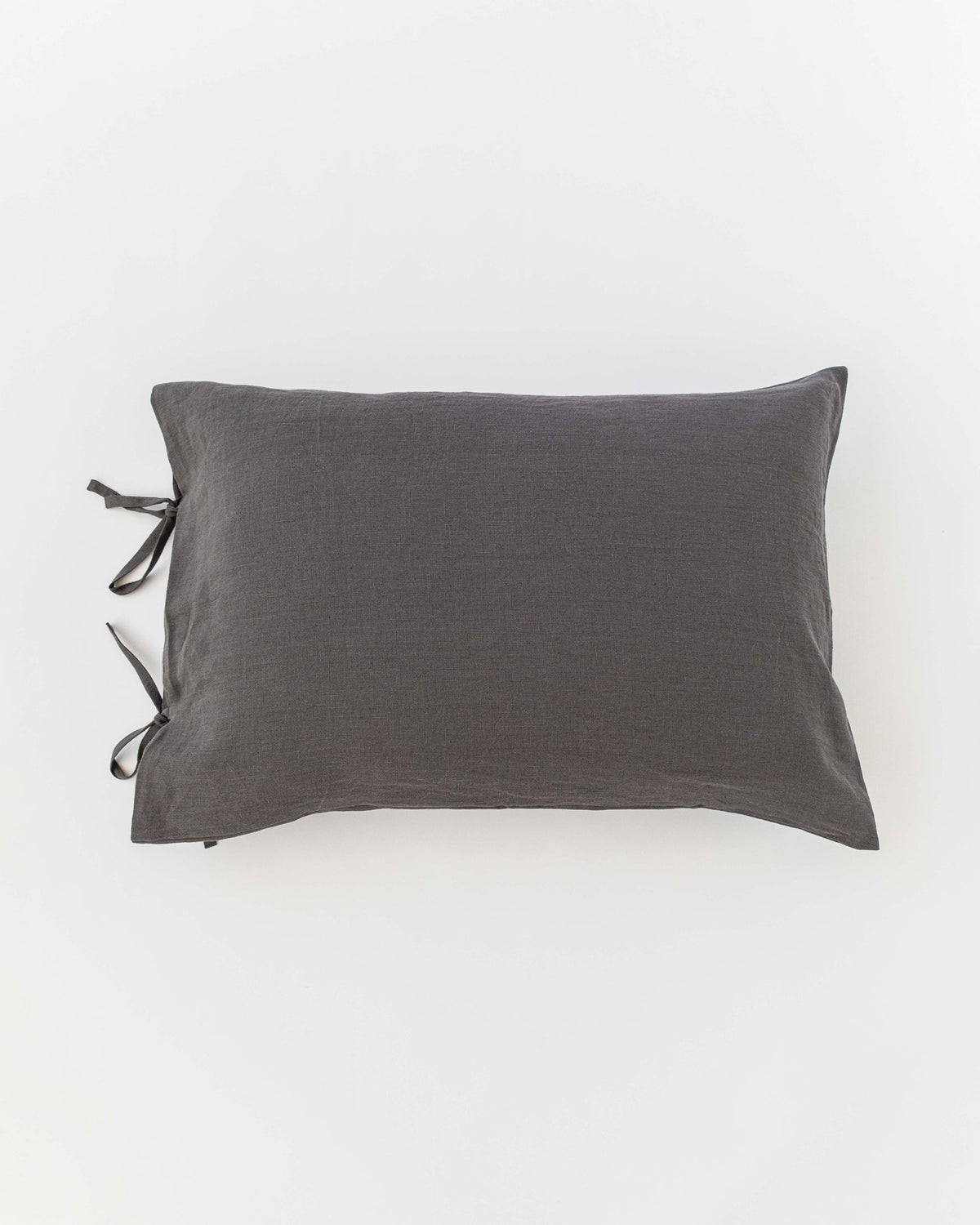 Linen pillowcase with ties in Charcoal gray