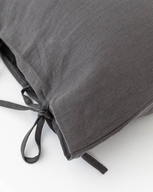 Linen pillowcase with ties in Charcoal gray