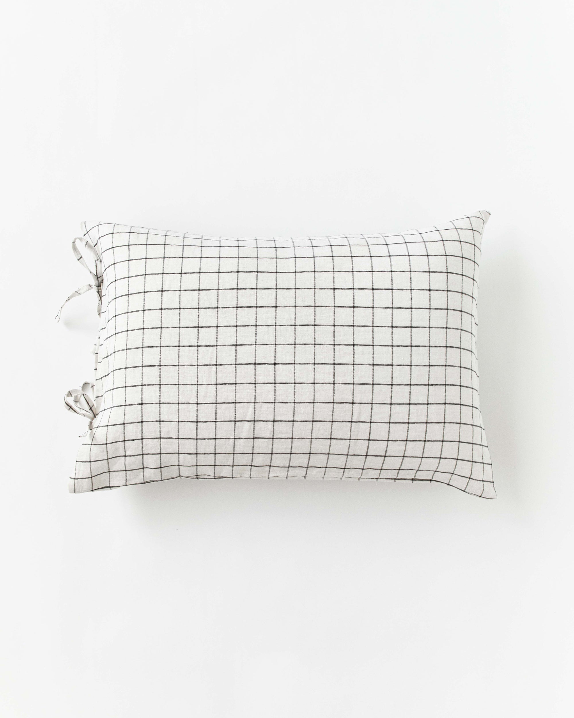 Linen pillowcase with ties in Charcoal grid