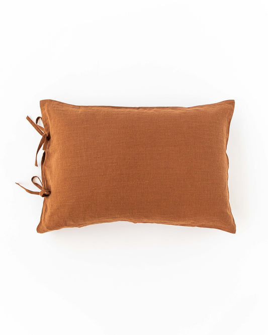 Linen pillowcase with ties in Cinnamon