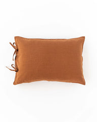 Linen pillowcase with ties in Cinnamon