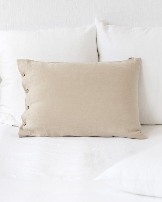 Linen pillowcase with buttons in Natural linen