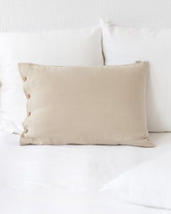 Linen pillowcase with buttons in Natural linen