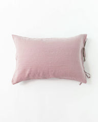 Linen pillowcase with ties in Woodrose