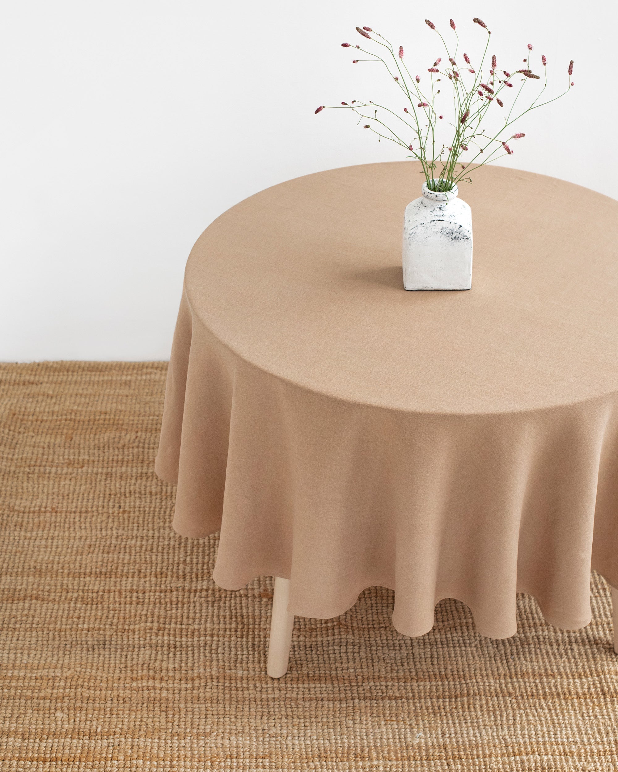 Round linen tablecloth in Latte