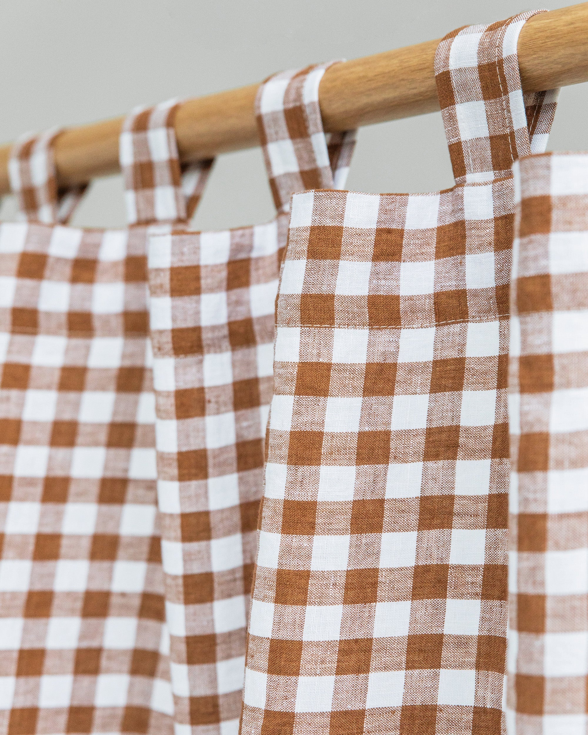 Tab top linen curtain panel (1 pcs) in Cinnamon gingham