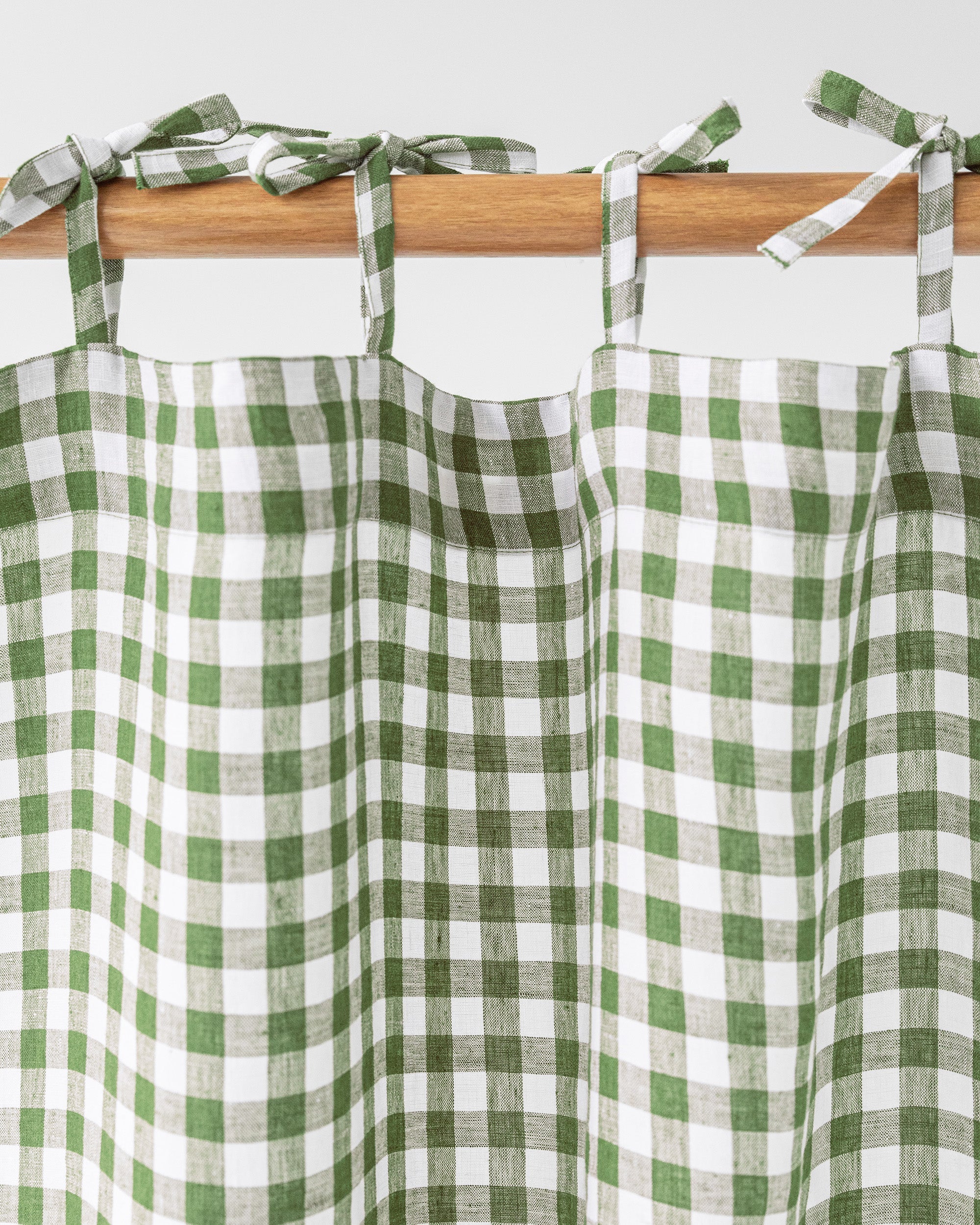 Tie top linen curtain panel (1 pcs) in Forest green gingham